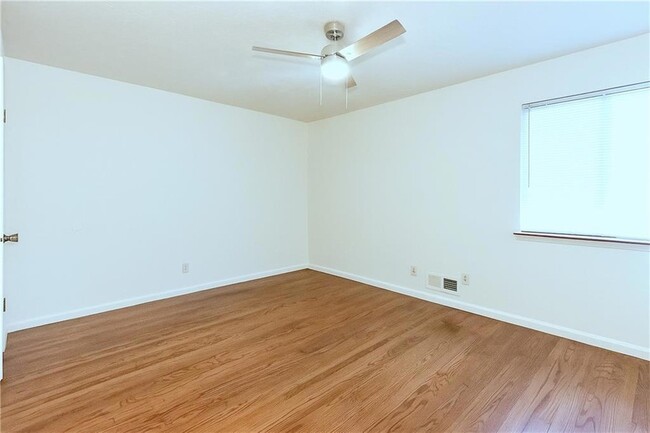Building Photo - 1169 Hillcrest Ct NW