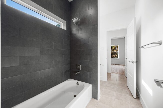 Building Photo - 18211 Polo Meadow Dr