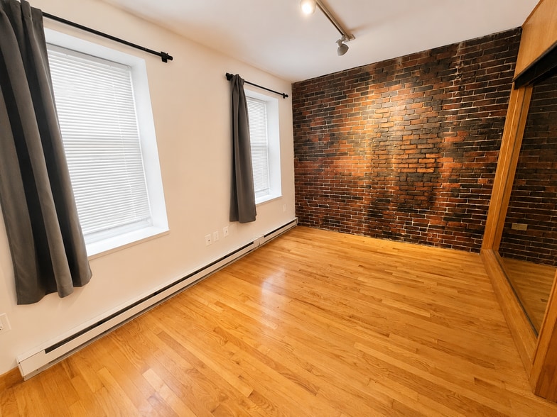 Building Photo - 5 Thacher Ct