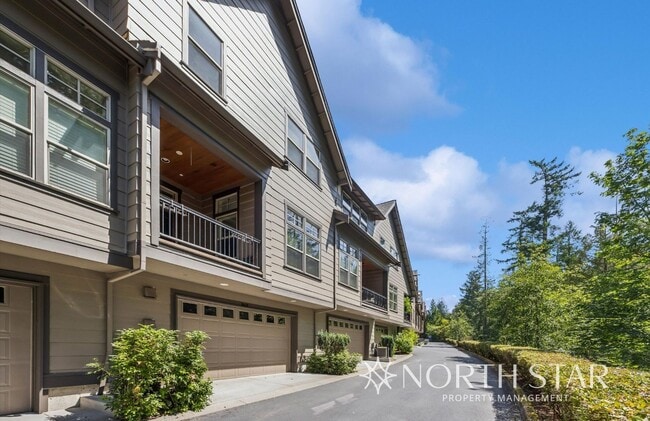 Building Photo - Stunning Renaissance at Peterkort Woods To...