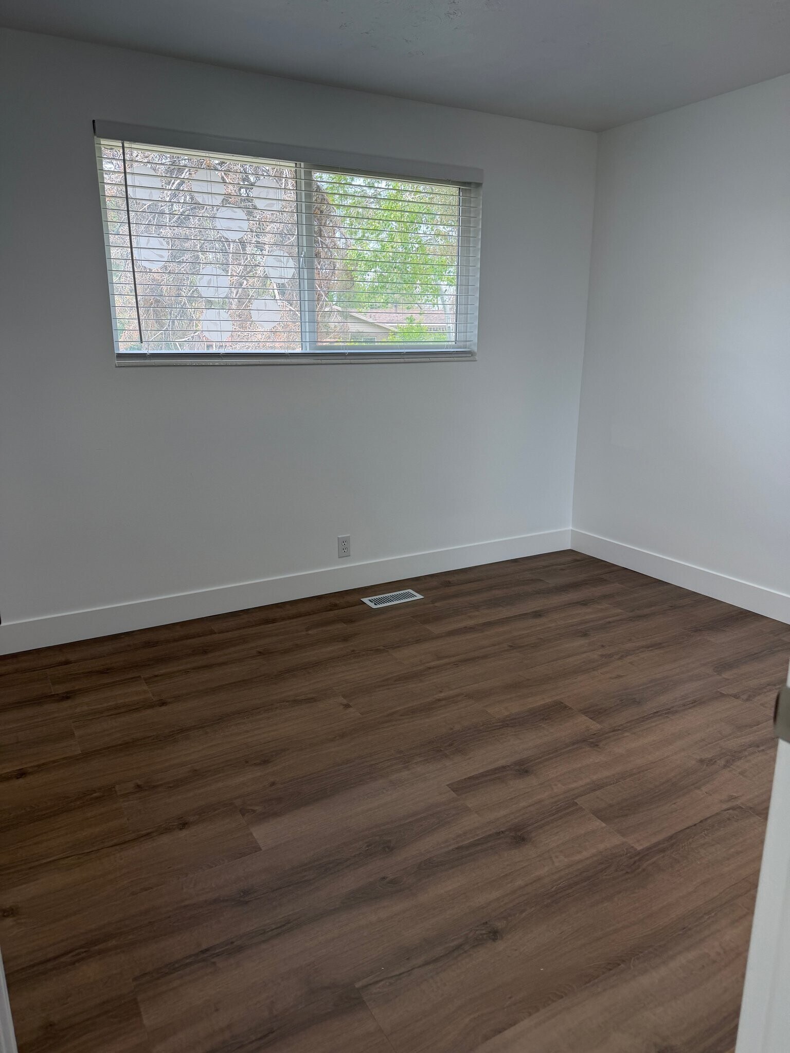 Building Photo - 4438 Losee Dr