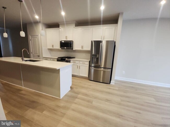 Building Photo - 6730 Belcrest Rd