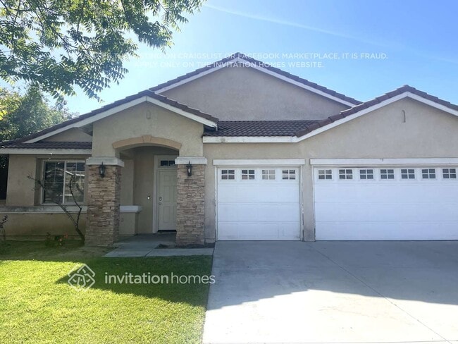 Building Photo - 2720 S Cherry Ave