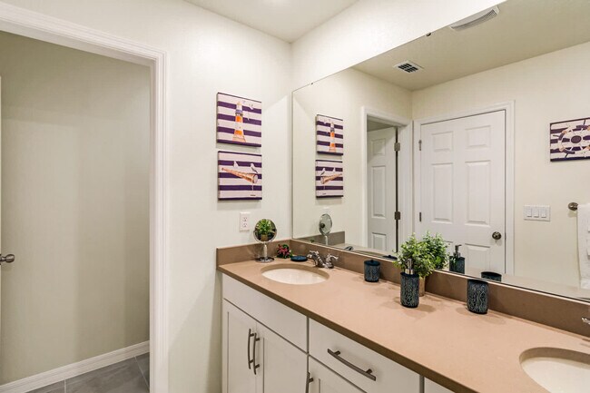 Building Photo - 1828 Tropical Palms Cir