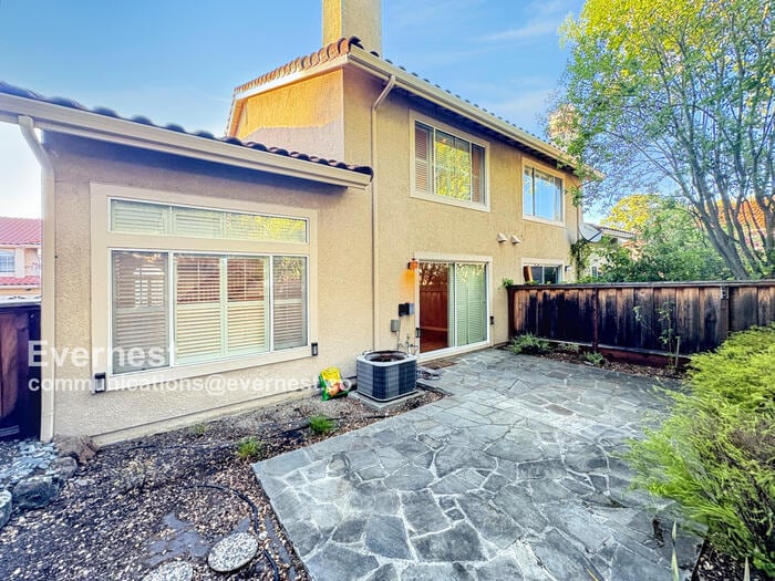 Building Photo - 473 S Clovercrest Ln