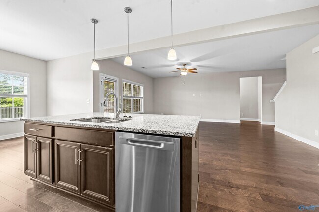Building Photo - 104 Erskin Parcus Dr