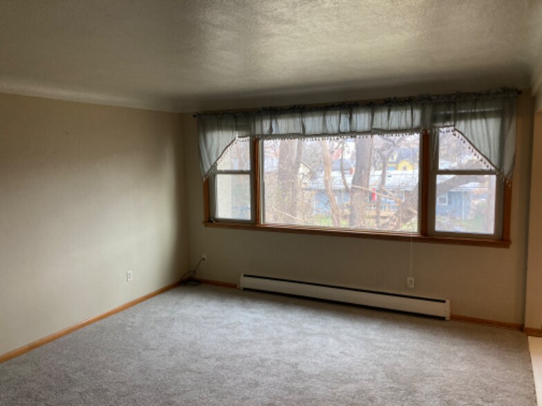 Building Photo - 136 11th Ave N