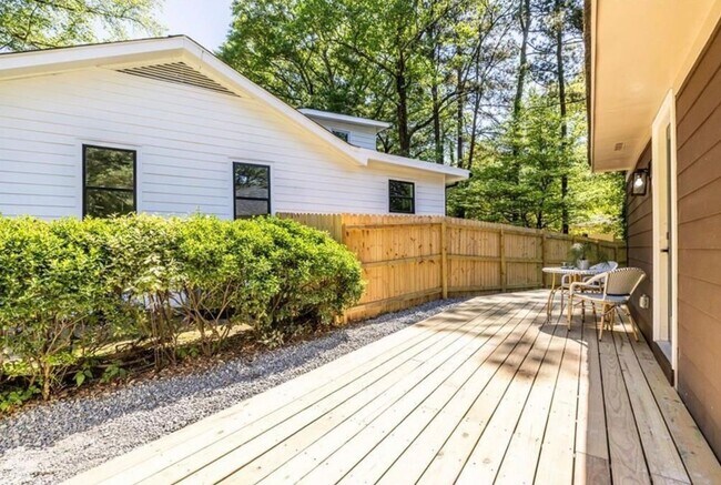 Building Photo - STUNNING RENOVATION! Modern 3BR/2BA Ranch in Sought-After Location!