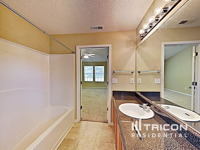 Building Photo - 6868 Merrywood Dr