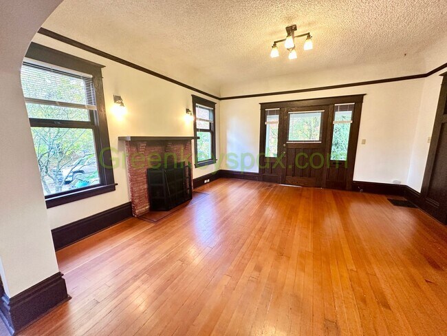 Building Photo - 4727 NE 10th Ave