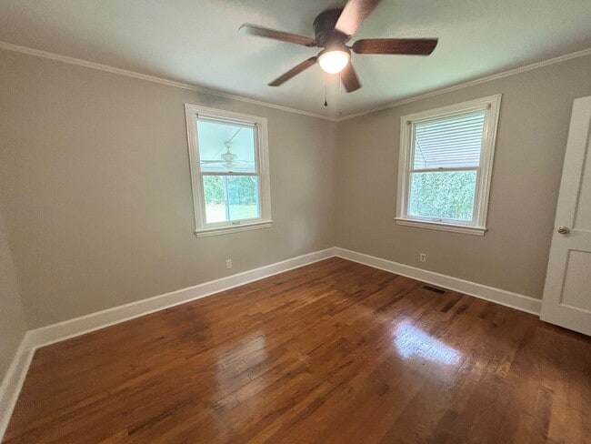 Building Photo - 3 Bedroom 1 Bath Home in Rosewood
