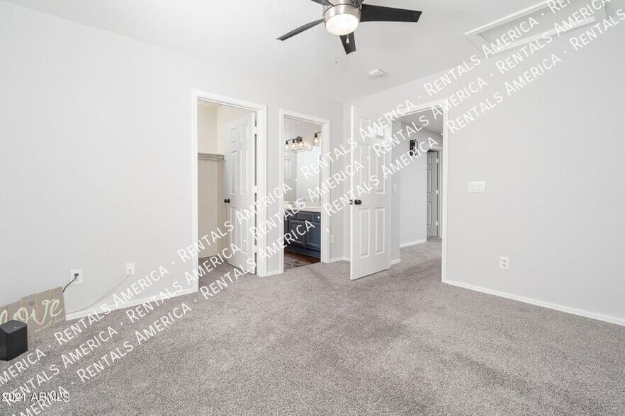 Building Photo - 6013 S Danielson Way