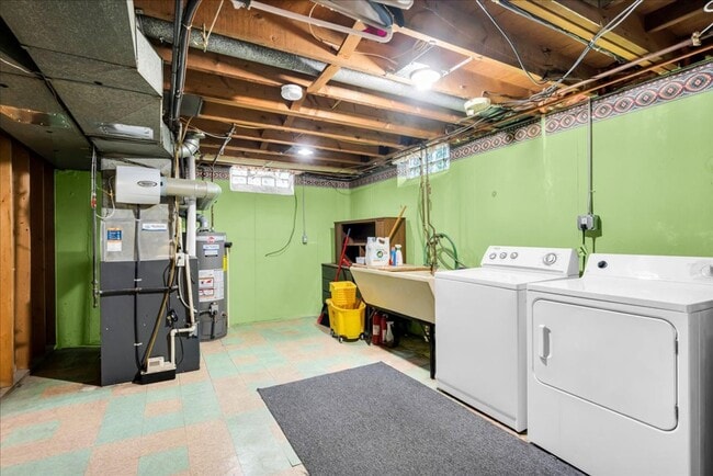 Building Photo - Charming Madison Heights Home with Garage and Fenced Yard