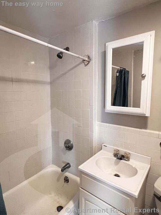 Building Photo - 9 School St