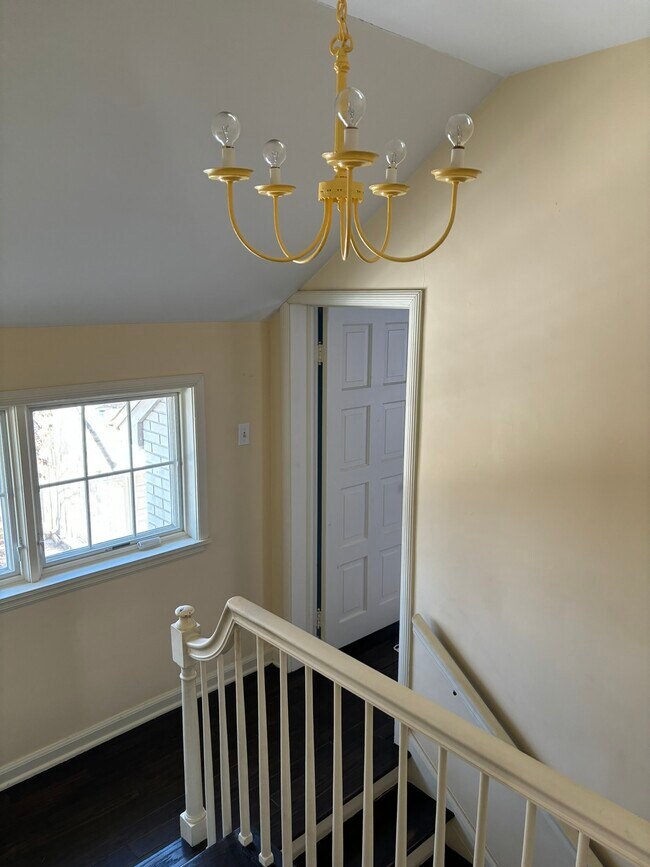 stairwell landing - 904 S Jordan Ave