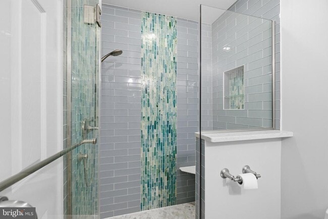 Building Photo - 6924 Mclean Park Manor Ct