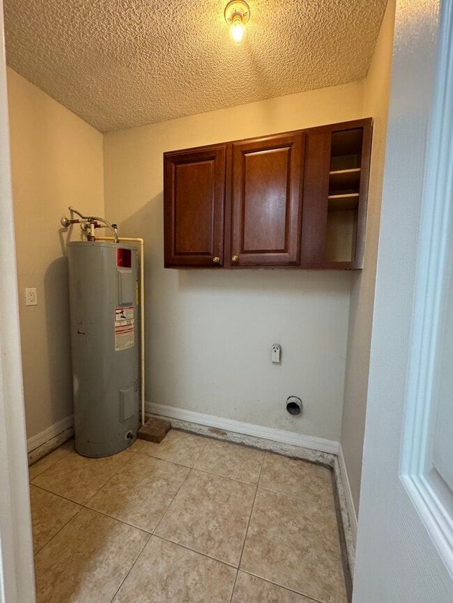 Building Photo - 1732 Laredo Dr