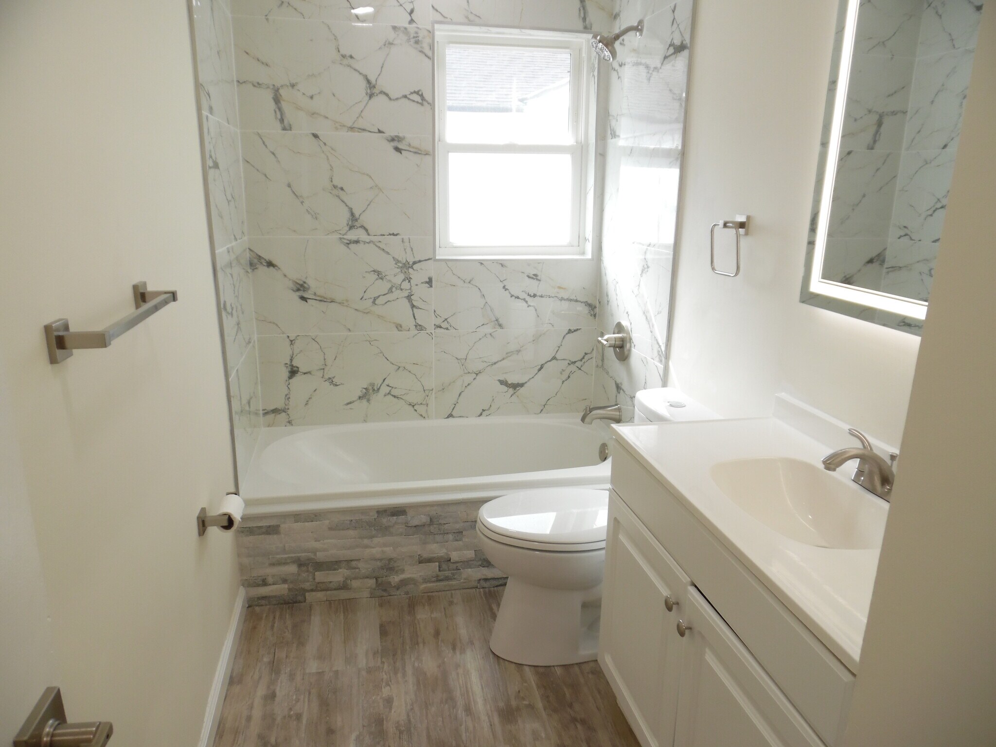 Building Photo - 1573 Biscayne Dr