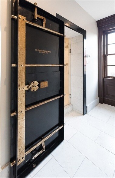 Building Photo - 6 Main St Ext