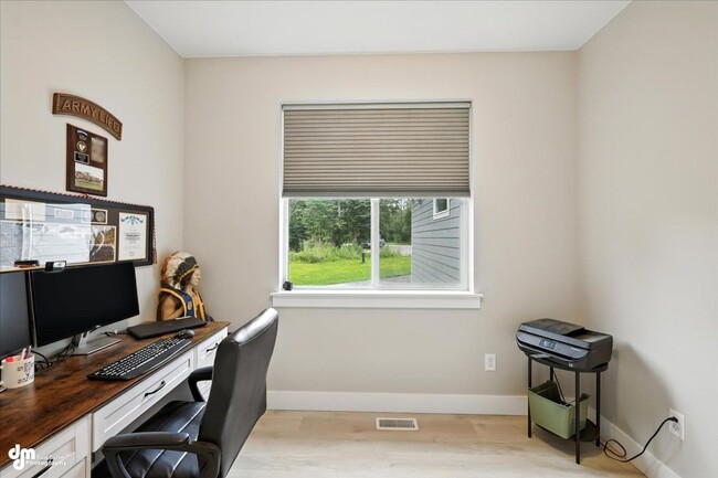 Building Photo - 4 BEDROOM | 2 BATHROOMS | 3 CAR GARAGE | M...