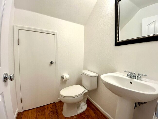 Building Photo - Beautiful 3 Bedroom Located in Roseville Strada Community!