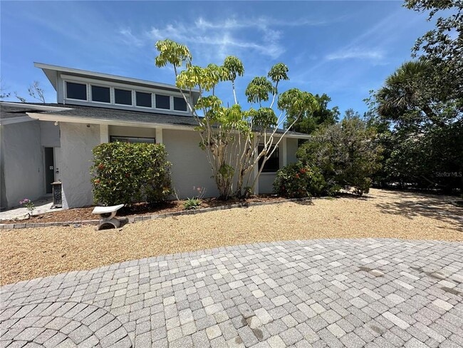 Building Photo - 733 Tropical Cir
