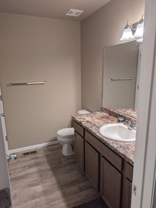 Building Photo - Amazing townhome in northern Colorado Springs