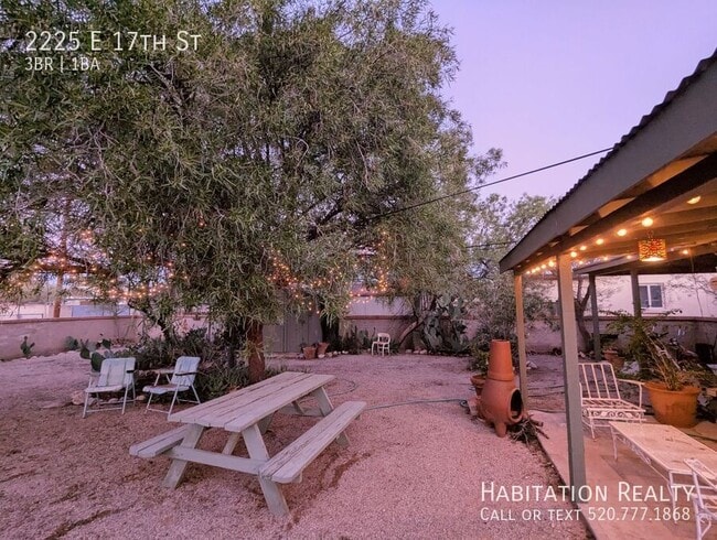 Building Photo - 2225 E 17th St