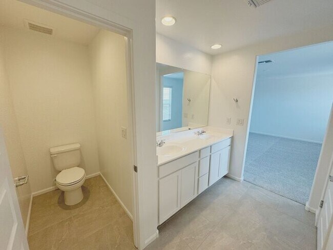 Building Photo - MOVE IN SPECIALS!! ONE MONTH RENT FREE!! New 5-Bedroom Home in Phoenix with Upgrades!