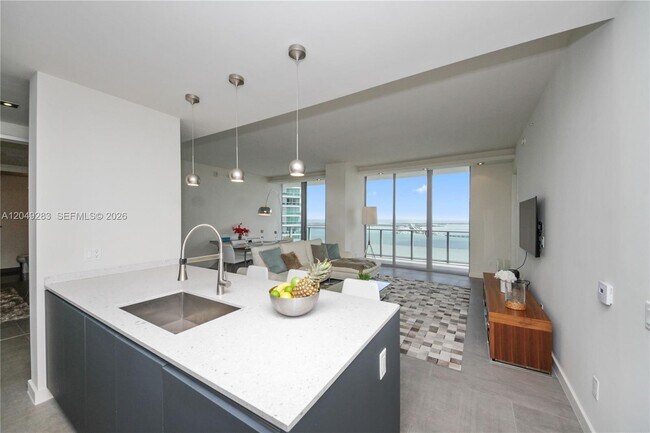 Building Photo - 1300 Brickell Bay Dr