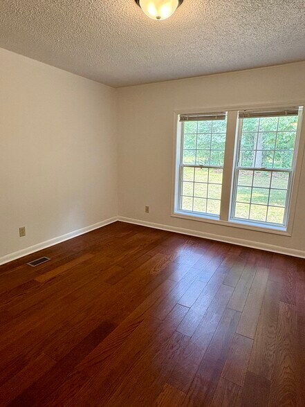Master bedroom - 11677 US Highway 31