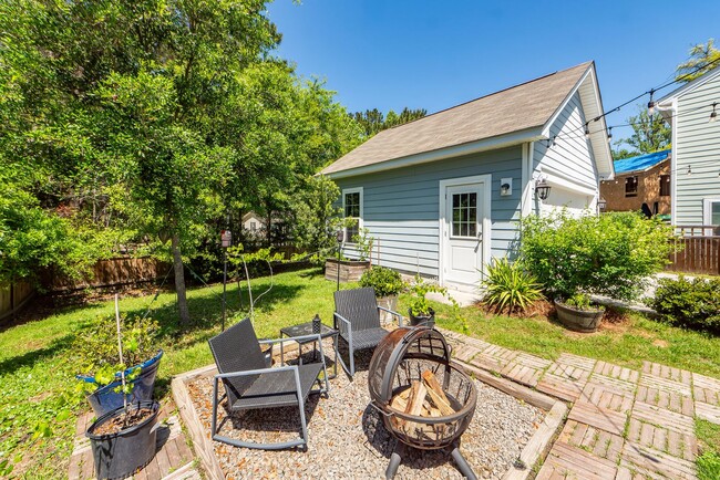 Building Photo - 3 Bedroom 2.5 Bath Single Family Home in W...