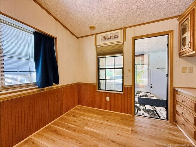 Building Photo - 10851 S Ocean Dr