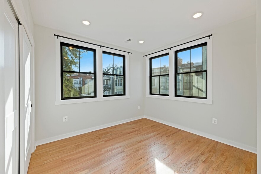 Building Photo - 423 Quincy St NW