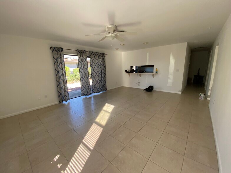 Building Photo - 513 SE 24th Ave