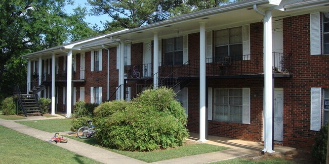 Primary Photo - Edgemont Apartments