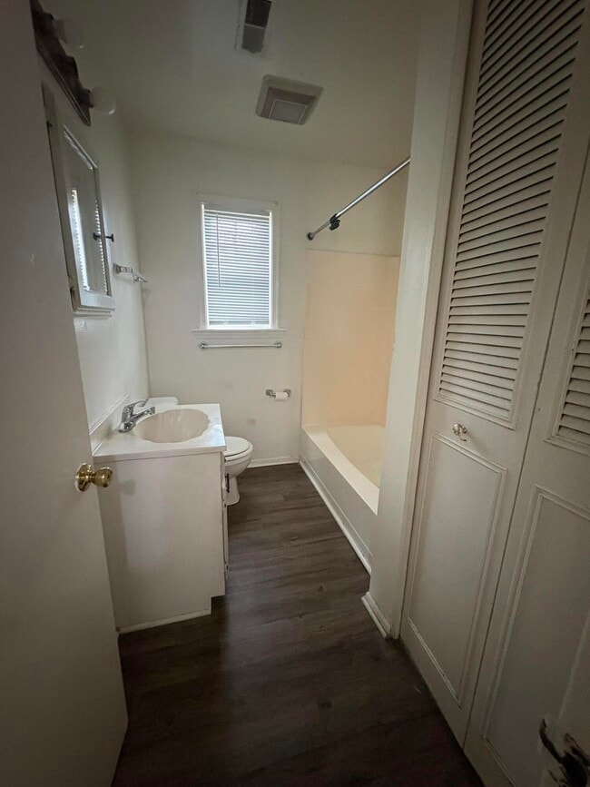 Building Photo - 1280 Ascot Park