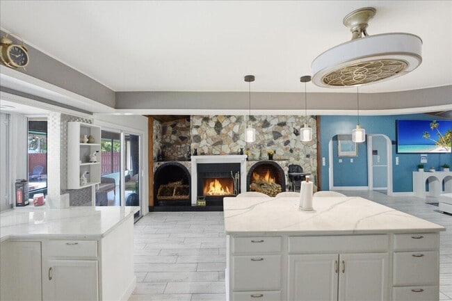 Building Photo - 1326 SW Bartell Ave