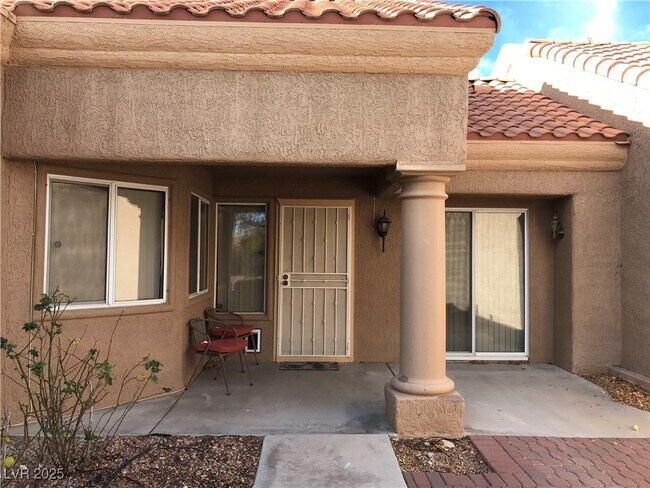 Building Photo - 2741 Sungold Dr
