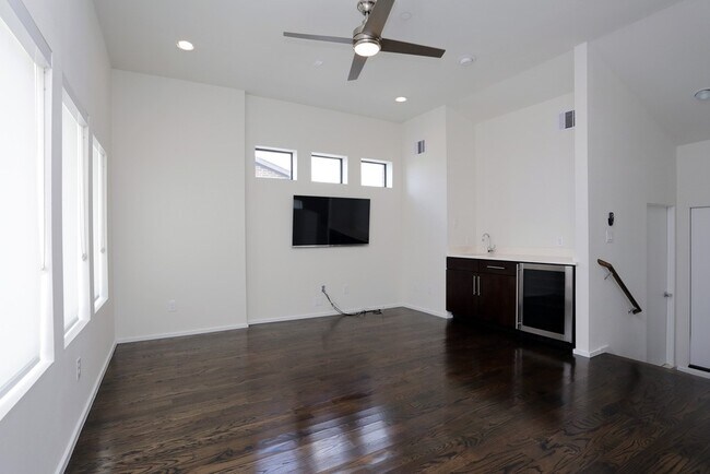 Building Photo - 5210 Rose St