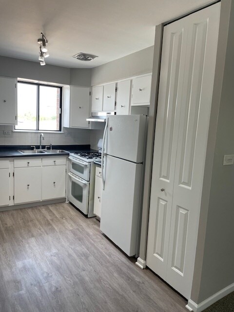 Building Photo - 5310 N Chester Ave