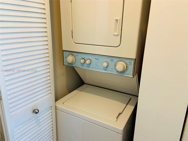 Building Photo - 801 Brickell Key Blvd