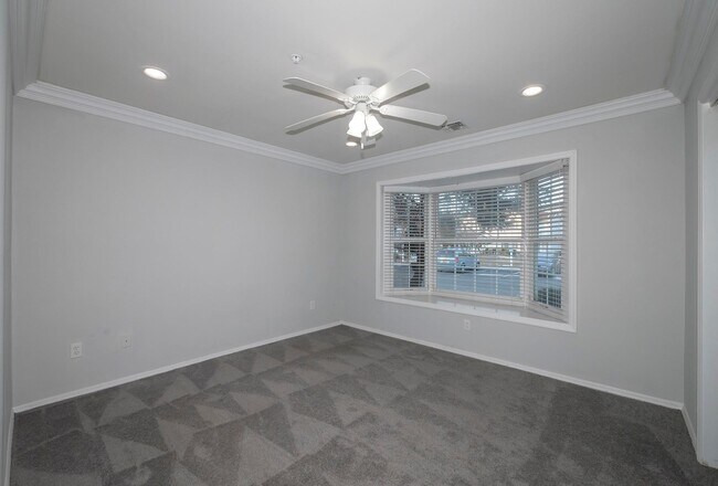Building Photo - 145 Village Green Dr