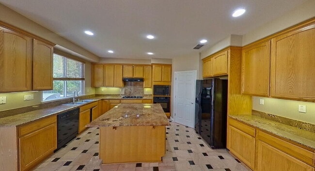 Building Photo - 1692 Woodhaven Cir