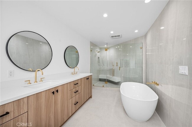 Building Photo - 4620 Encino Ave