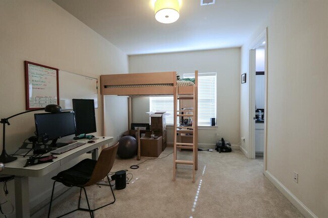 Building Photo - 2033 Fannin St