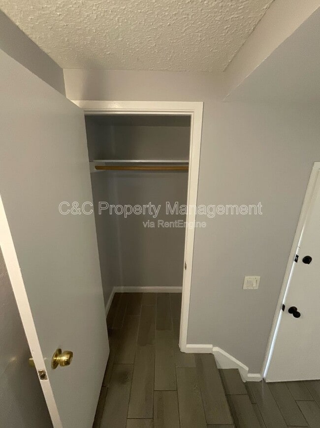 Building Photo - 292 Grecia Ct