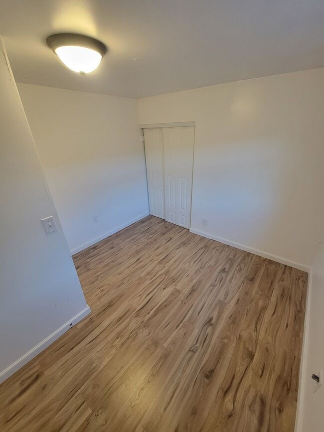 Building Photo - Charming 3-Bedroom Rambler Near JBLM – Move-In Ready!