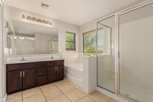 Building Photo - 4115 W Valley View Dr
