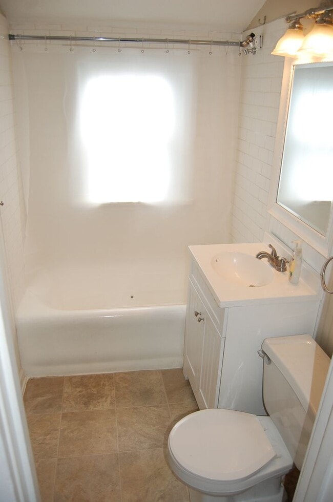 Building Photo - Great house in NE Lincoln!